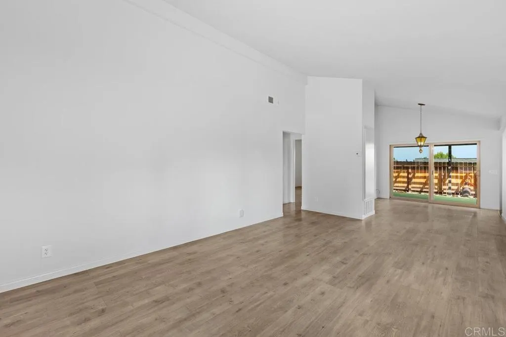https://cdn.realtyfeed.com/cdn/127/306734939/f4e675d8916a3bd2aa62cc318e74d2d4.webp