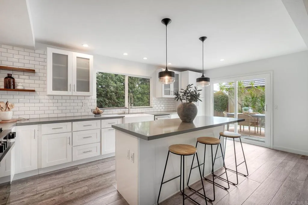 https://cdn.realtyfeed.com/cdn/127/306734979/faea8a6418ef4125cd87937c1e8f1b4d.webp