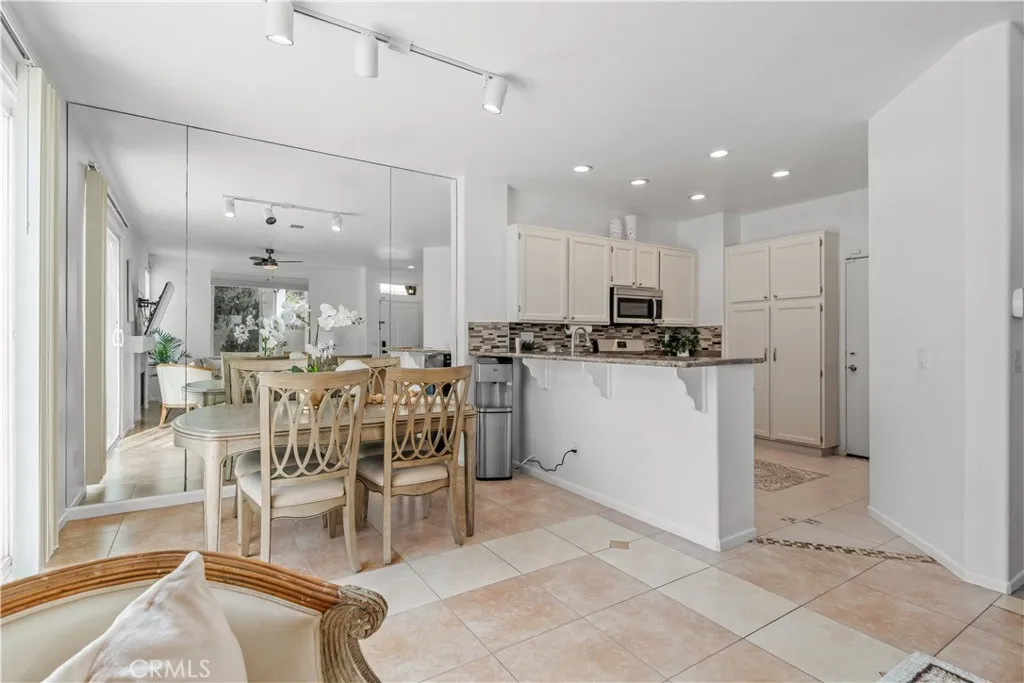 https://cdn.realtyfeed.com/cdn/127/306734990/210d8d344f41b4e5a8e58230965d890c.webp