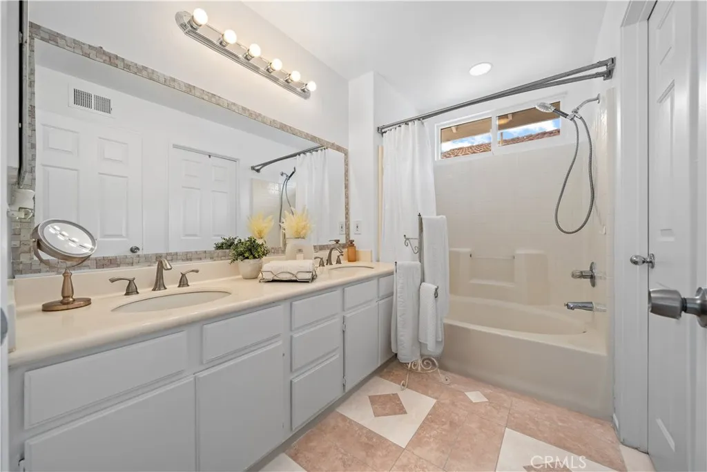 https://cdn.realtyfeed.com/cdn/127/306734990/bc39dac04e024c2ec141a6f85565ea74.webp