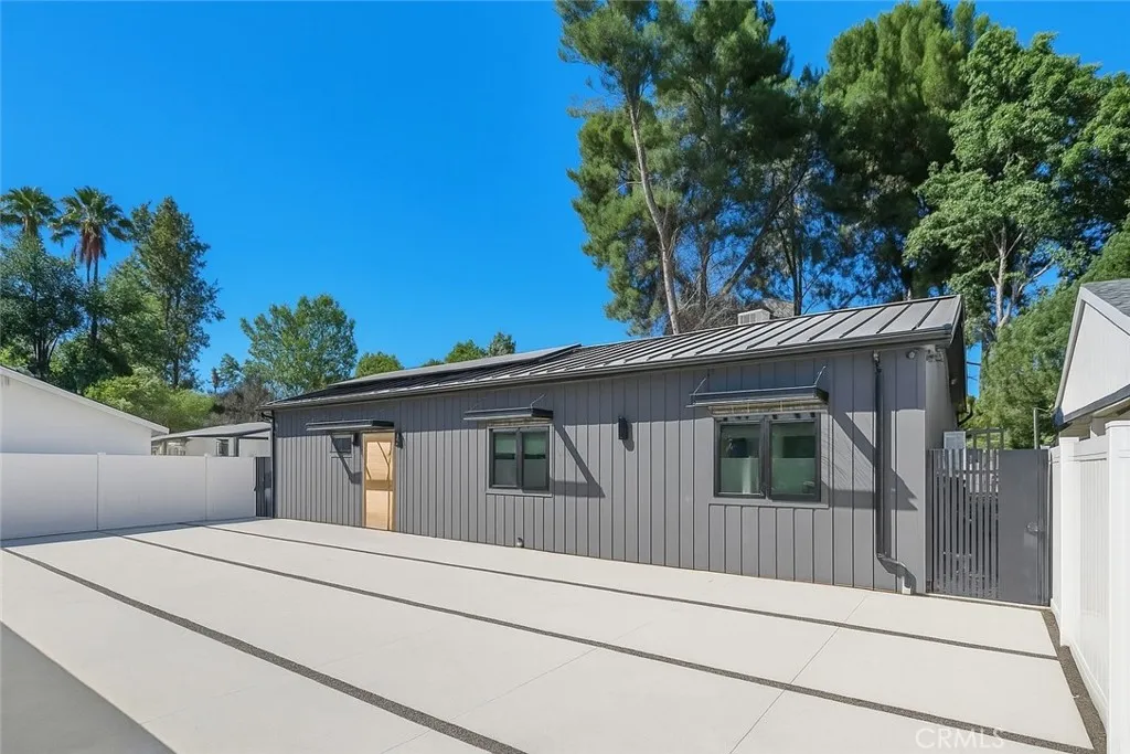 Woodland Hills, CA 91367