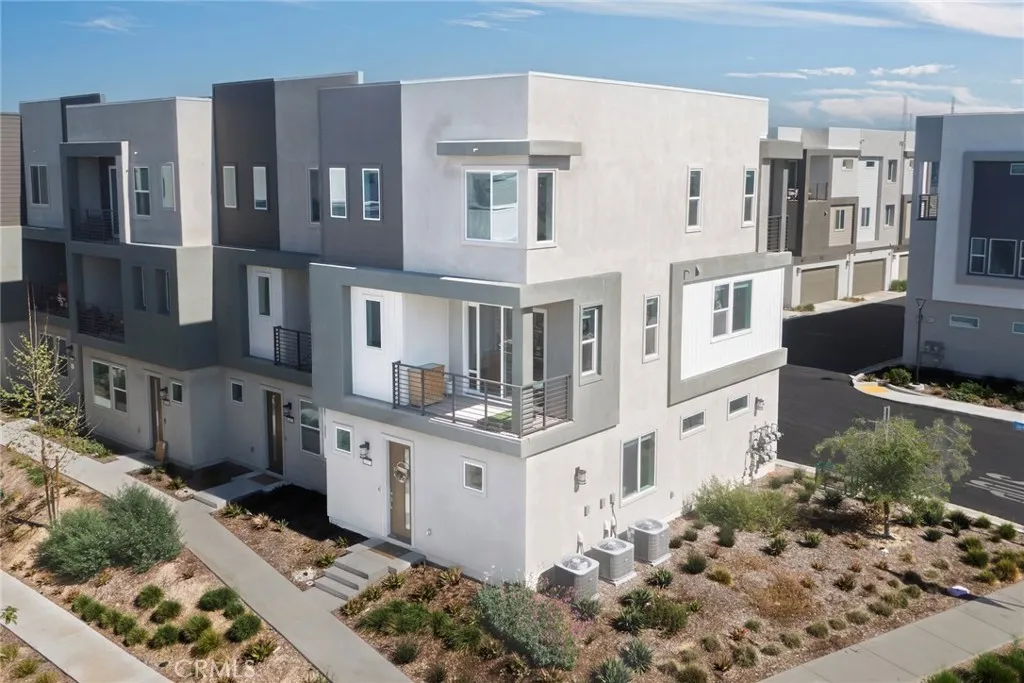 Valencia, CA 91381