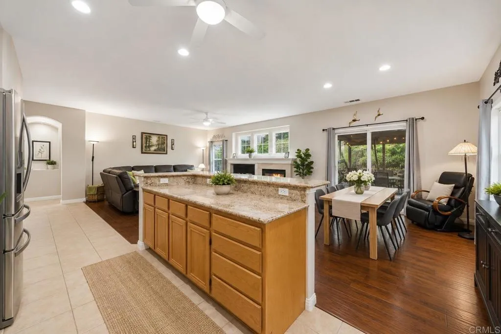 https://cdn.realtyfeed.com/cdn/127/306735095/8c4d7faaf635eb5debb431d518bf4097.webp