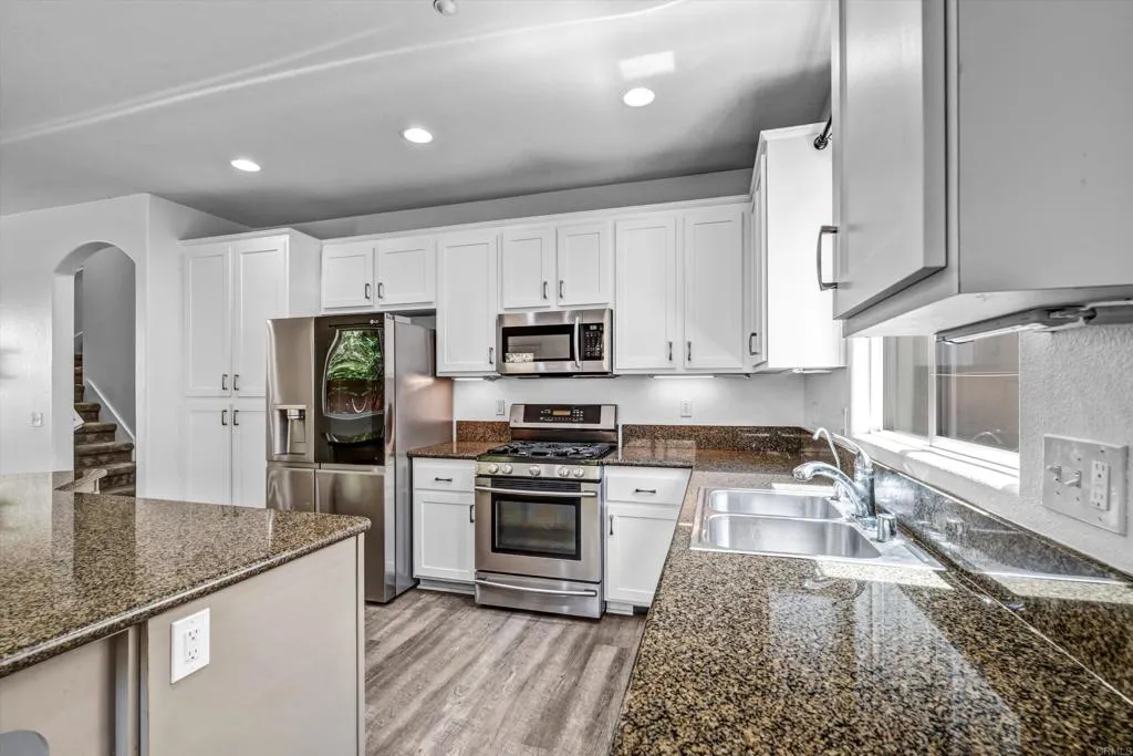 https://cdn.realtyfeed.com/cdn/127/306735199/15abc43b1582dcfbbad3f13d637643ce.webp