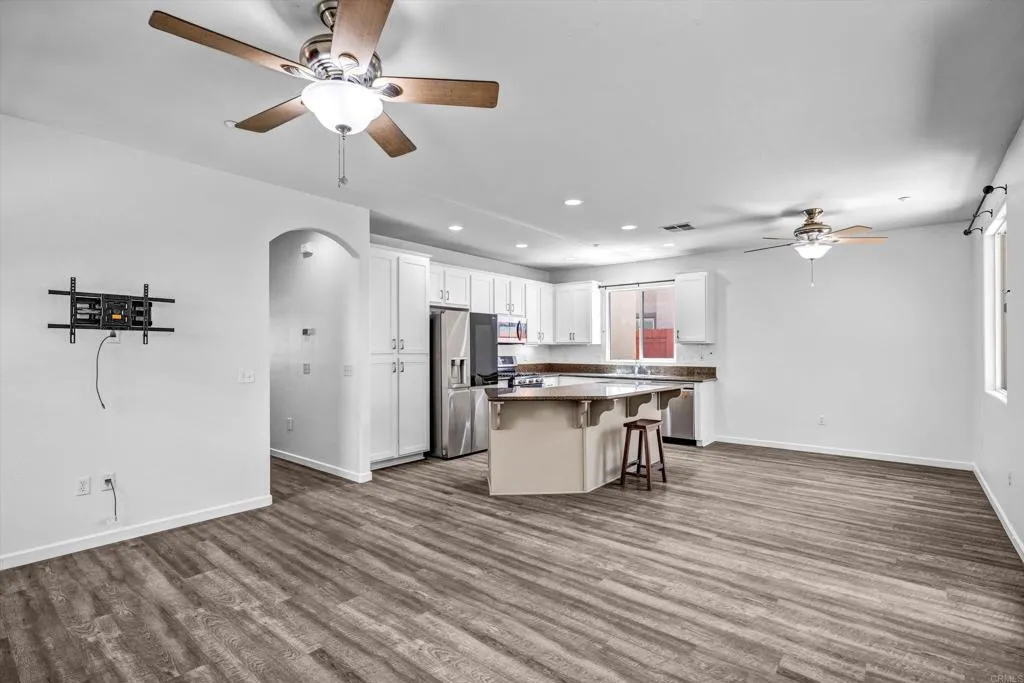 https://cdn.realtyfeed.com/cdn/127/306735199/64f91c134ed9c03616dcf0bf0f9acbd2.webp