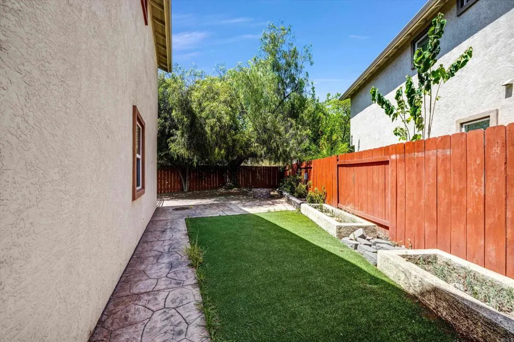 https://cdn.realtyfeed.com/cdn/127/306735199/74d2c192373531174406907d334bf4b7.webp
