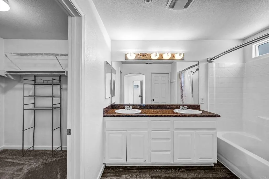 https://cdn.realtyfeed.com/cdn/127/306735199/7af3480a852c3f969db5a3f475d60b09.webp