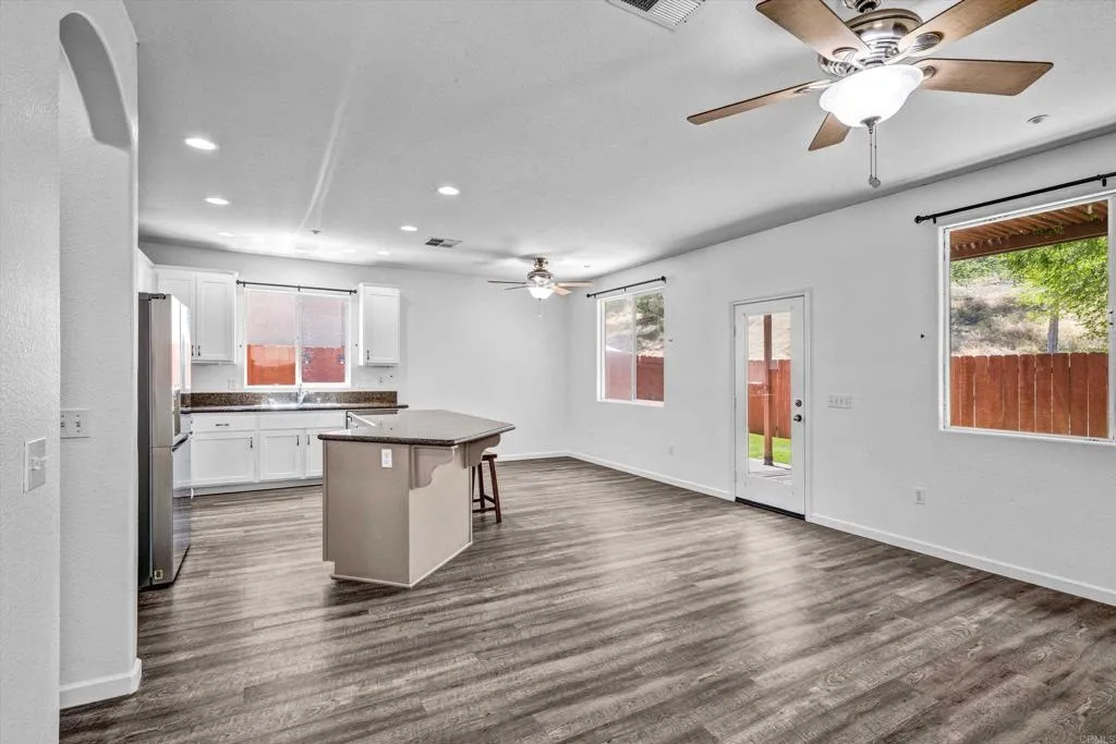 https://cdn.realtyfeed.com/cdn/127/306735199/bc97d091a2eebf304e0b7cad5c4adb79.webp