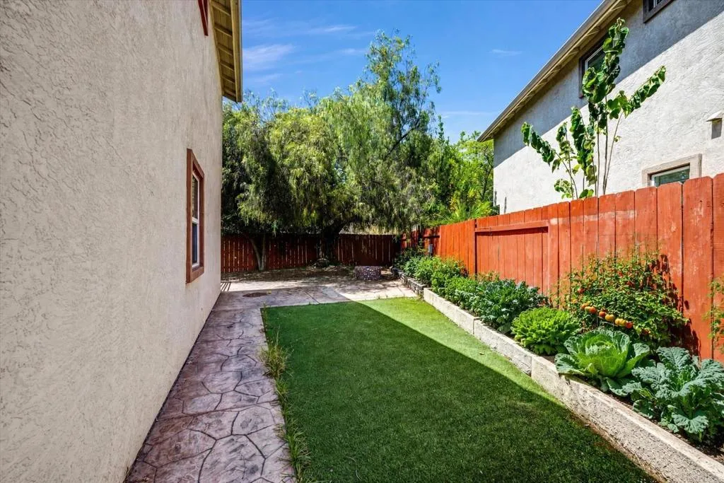 https://cdn.realtyfeed.com/cdn/127/306735199/c86cef452f2c0a60928d5acb9d072be8.webp