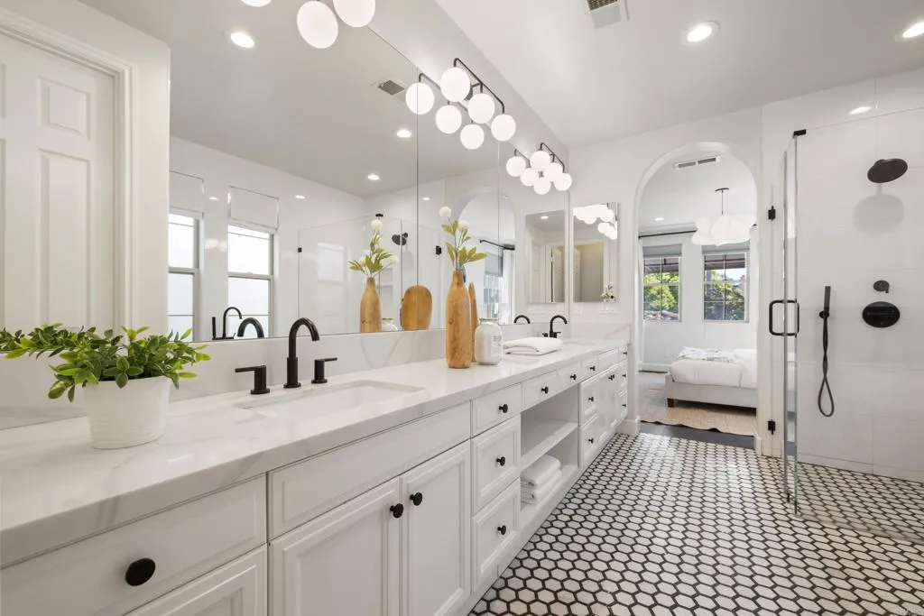 https://cdn.realtyfeed.com/cdn/127/306735218/24187edcbff9f8957ee0391e27bd0b56.webp
