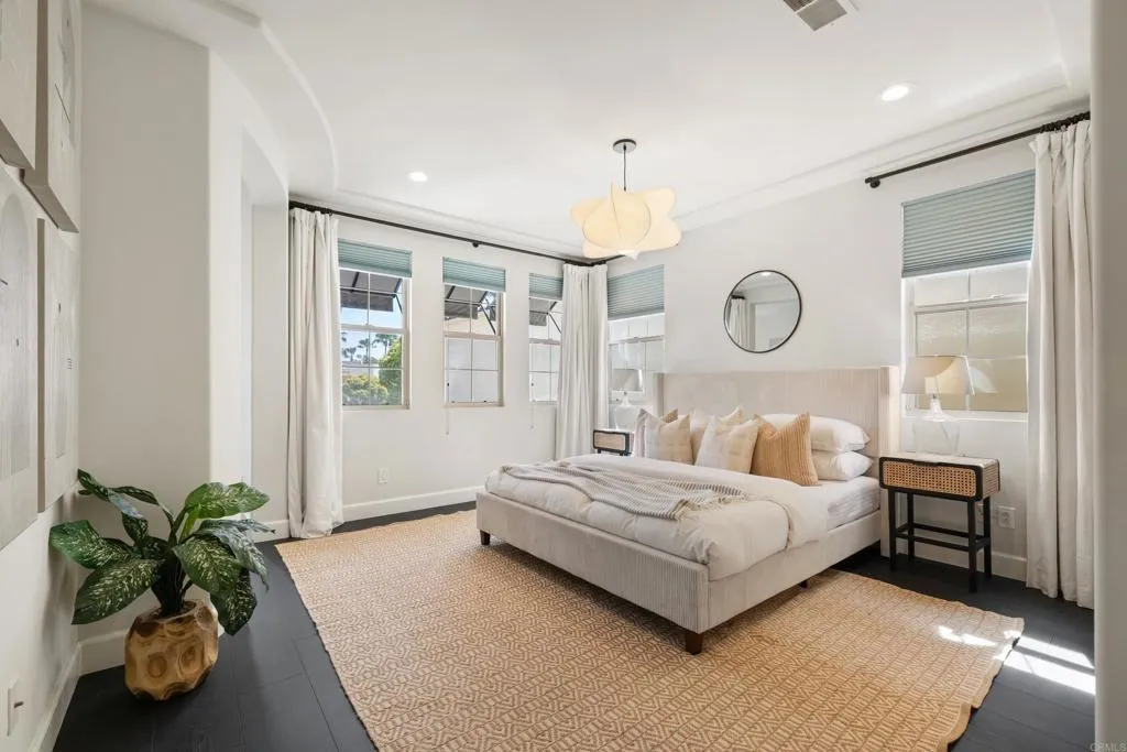 https://cdn.realtyfeed.com/cdn/127/306735218/41e45a11f7af279009e464274ebdd5b3.webp