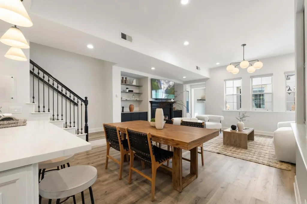 https://cdn.realtyfeed.com/cdn/127/306735218/ffe69d2d9d1047a48ec2c112988165e2.webp