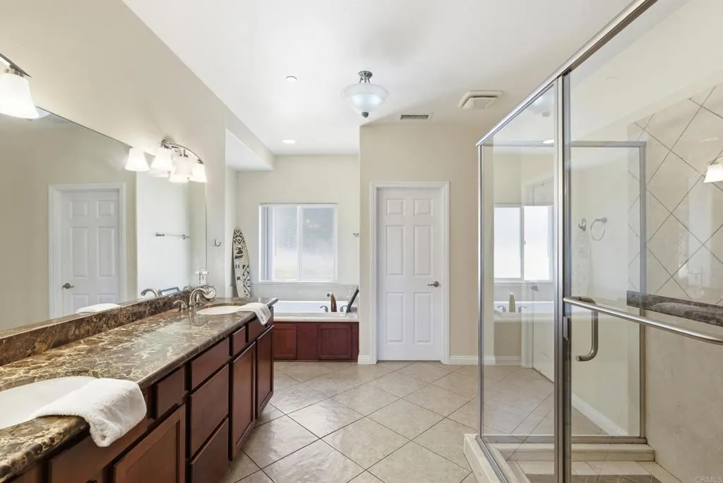 https://cdn.realtyfeed.com/cdn/127/306735228/e896d1db7c834b3c10f39bf0510c5b4e.webp