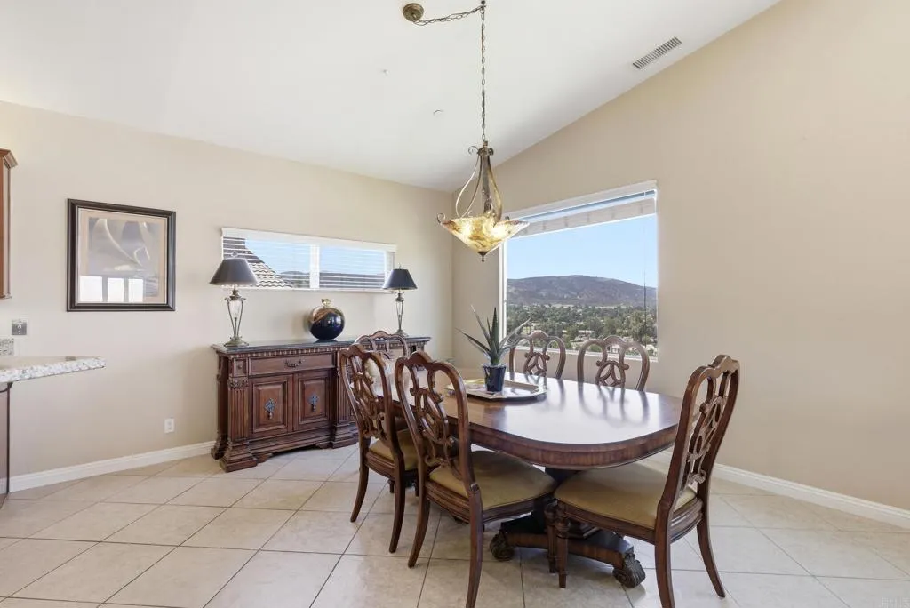 https://cdn.realtyfeed.com/cdn/127/306735228/eab1cf5cd581b934f5c35952ec744fc4.webp