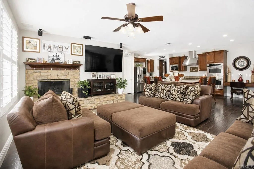 https://cdn.realtyfeed.com/cdn/127/306735272/2f8945d11dbff4dfb96061d3d7abc5a8.webp