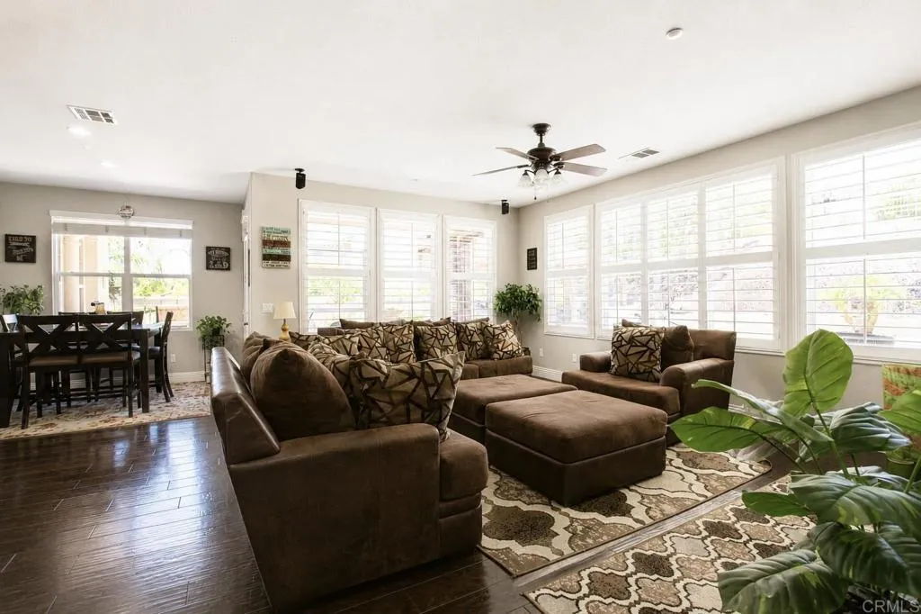 https://cdn.realtyfeed.com/cdn/127/306735272/5462da4dac9718d9b8973b7a2f96fbdd.webp