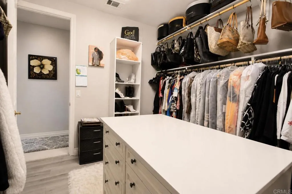 https://cdn.realtyfeed.com/cdn/127/306735272/f37672880866976bc1e54d8fa35b112e.webp