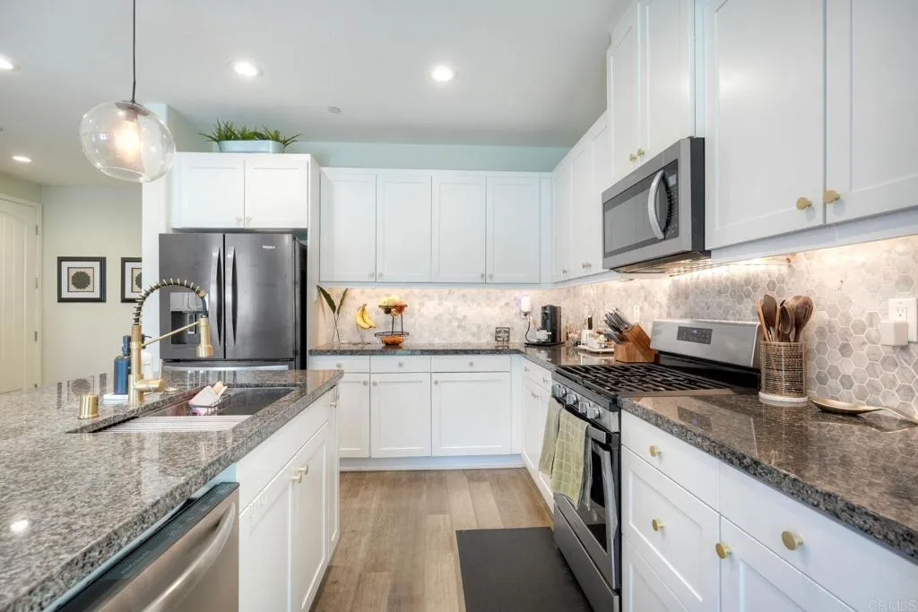 https://cdn.realtyfeed.com/cdn/127/306735275/196c9ddb8ed12af4f9c506a90fed3c71.webp