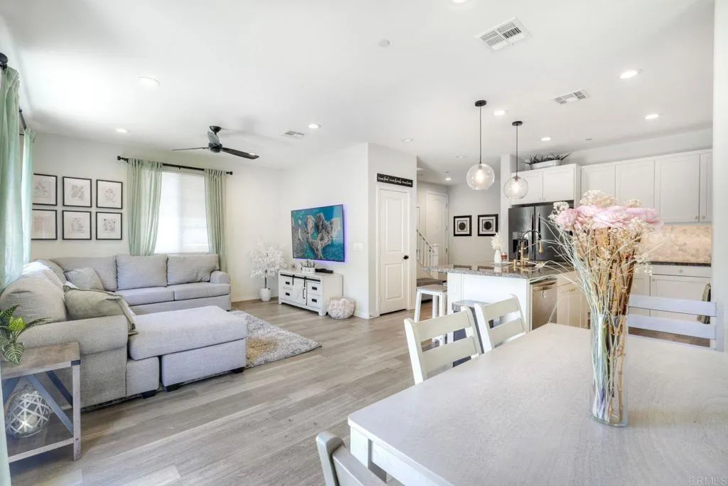 https://cdn.realtyfeed.com/cdn/127/306735275/e10d906ea257637c506b3c65f32d7aec.webp