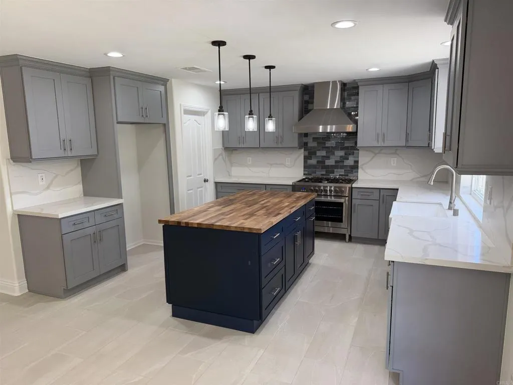 https://cdn.realtyfeed.com/cdn/127/306735319/aee80e936fd4167e0f47c544b1f96703.webp