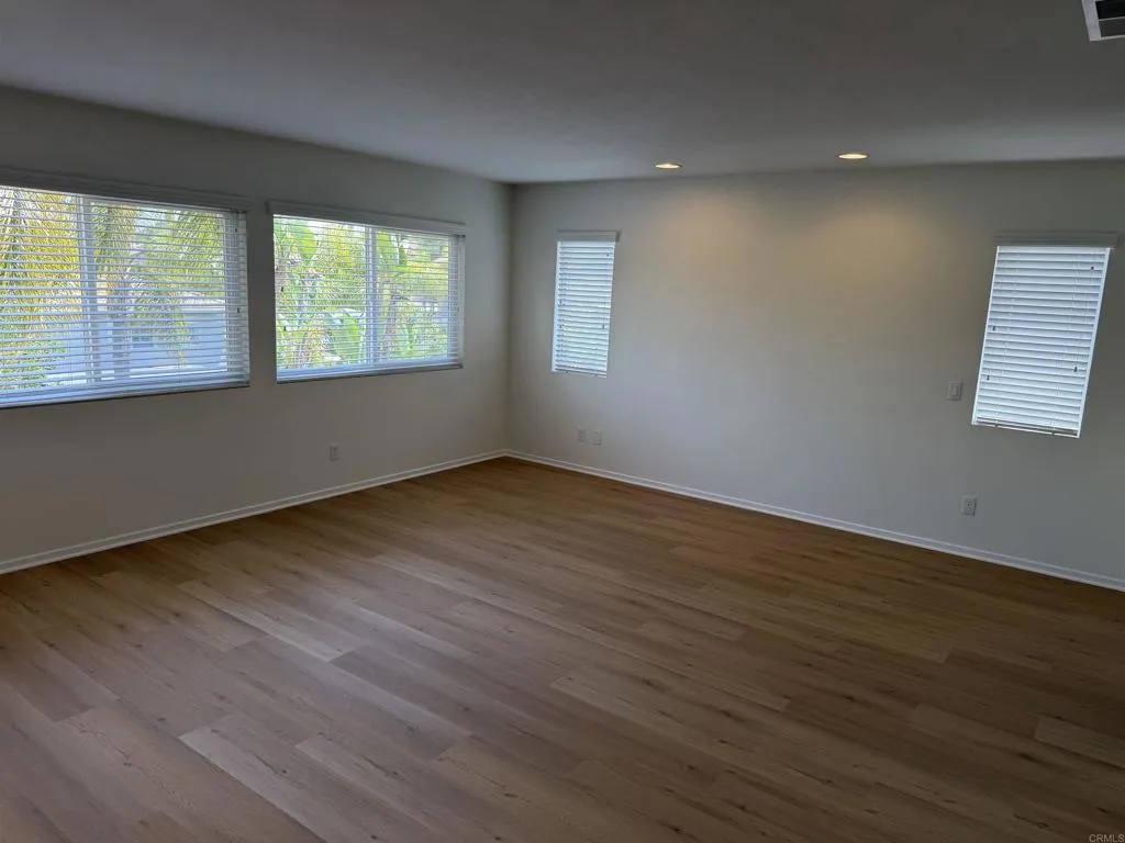 https://cdn.realtyfeed.com/cdn/127/306735319/f7ade8988598945ad68e0bae76c2aa72.webp