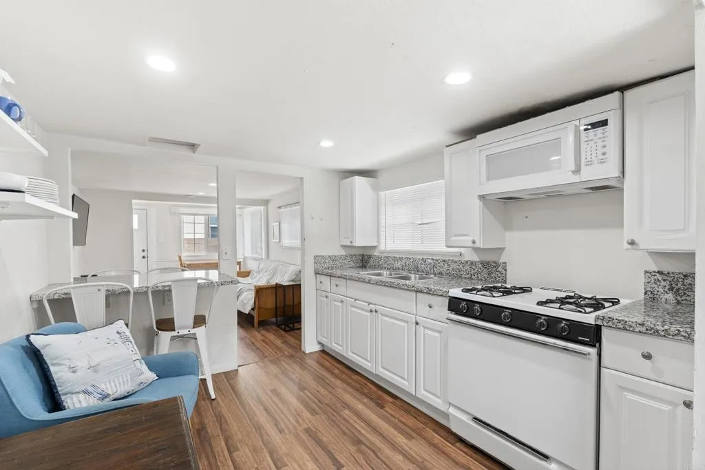 https://cdn.realtyfeed.com/cdn/127/306735323/3796473b46b6018169adab068cecf6e6.webp