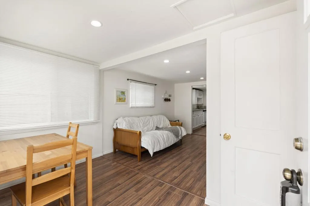 https://cdn.realtyfeed.com/cdn/127/306735323/75512cfb0e46ac34e1c33e8d7d763a9e.webp