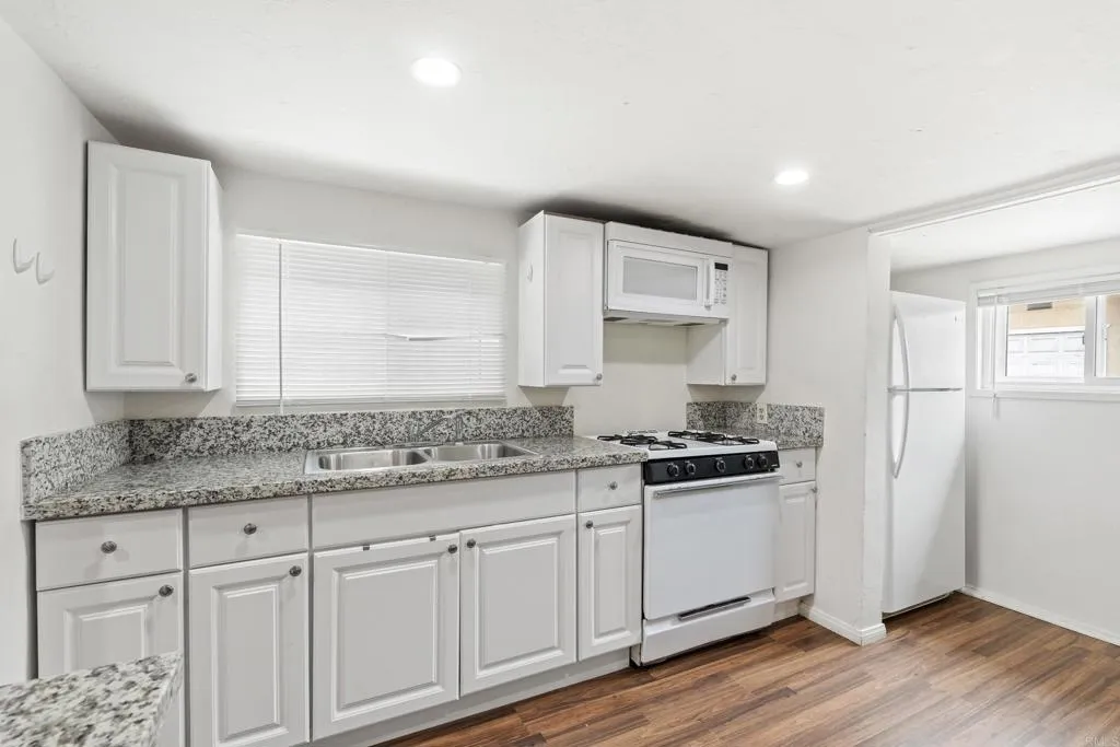 https://cdn.realtyfeed.com/cdn/127/306735323/828d6751f5d40318712478cfb893fd05.webp