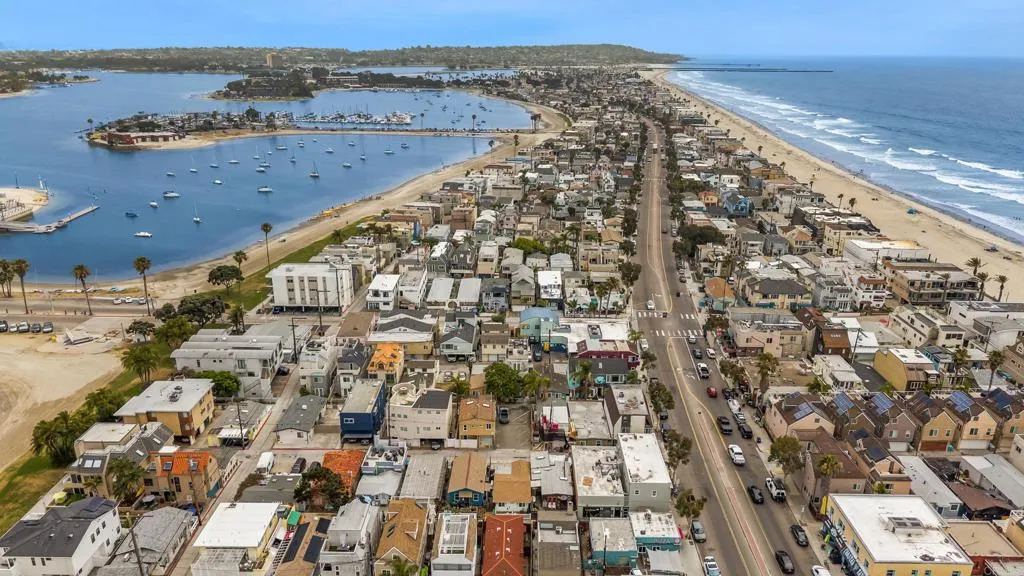 https://cdn.realtyfeed.com/cdn/127/306735323/f42d5b40eb9ad157ed1c9ef18c38867d.webp
