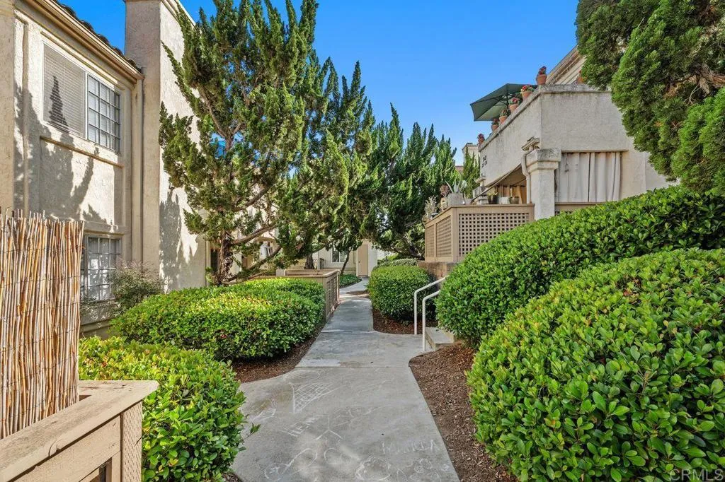 https://cdn.realtyfeed.com/cdn/127/306735333/1d8f67c4f43b495911b55a4ea628cecb.webp