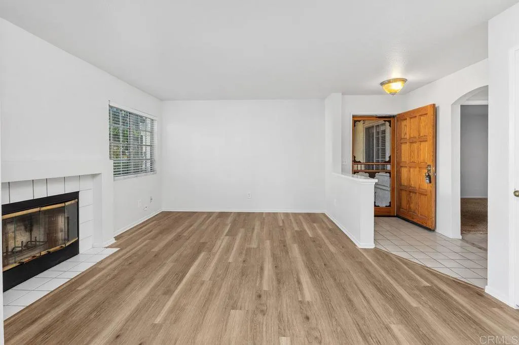 https://cdn.realtyfeed.com/cdn/127/306735333/99d96b983a30c5bb0557ef40e07a7b29.webp