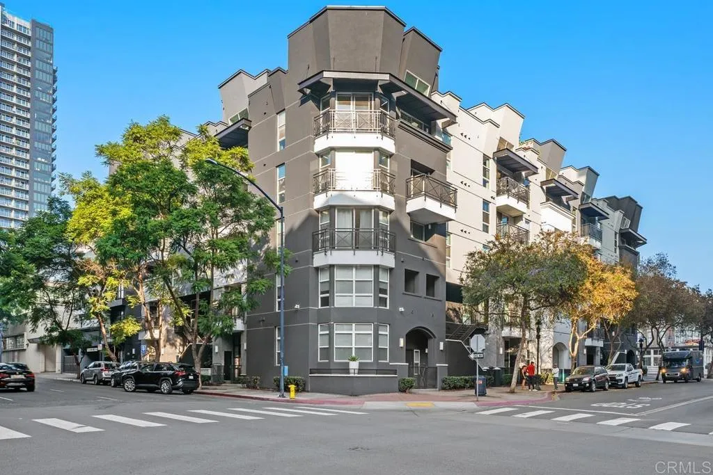 https://cdn.realtyfeed.com/cdn/127/306735340/05342cea56ff4e66cab9bbe15d7a5d4e.webp