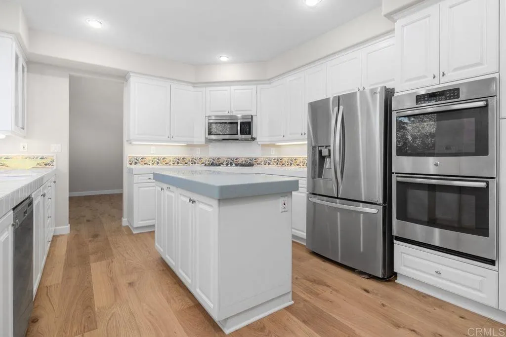 https://cdn.realtyfeed.com/cdn/127/306735343/422bd8e75ea82c21901bdb903a2511f2.webp
