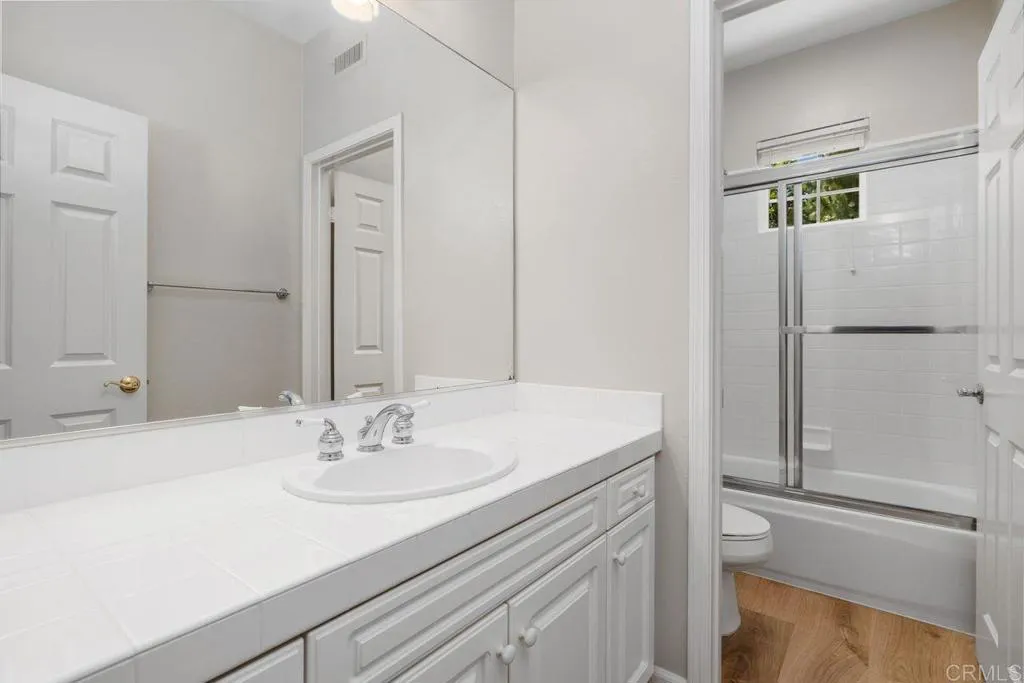 https://cdn.realtyfeed.com/cdn/127/306735343/db46bd9cda0047c231938c4e0a112b27.webp