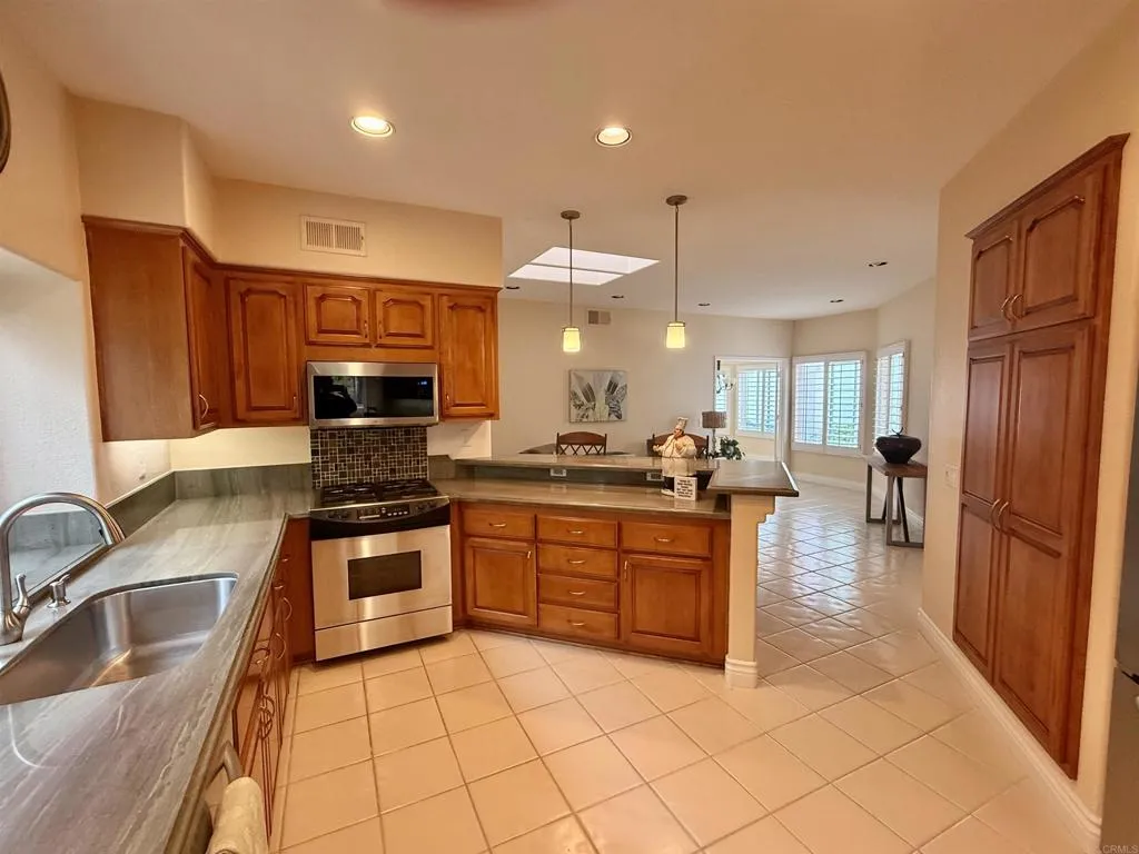 https://cdn.realtyfeed.com/cdn/127/306735408/36958fa328901bbabe8fb27756342f23.webp