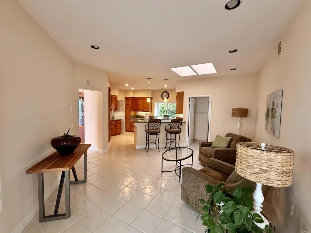 https://cdn.realtyfeed.com/cdn/127/306735408/8cdd8020e9cba7d16aad0d28793cddbd.webp