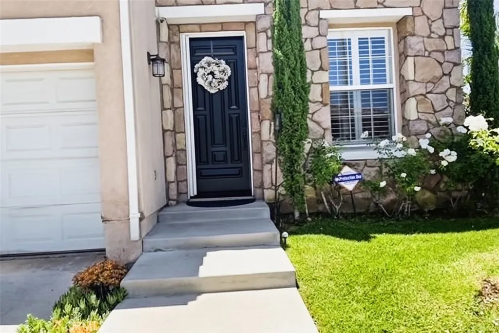 Los Angeles, CA 90042