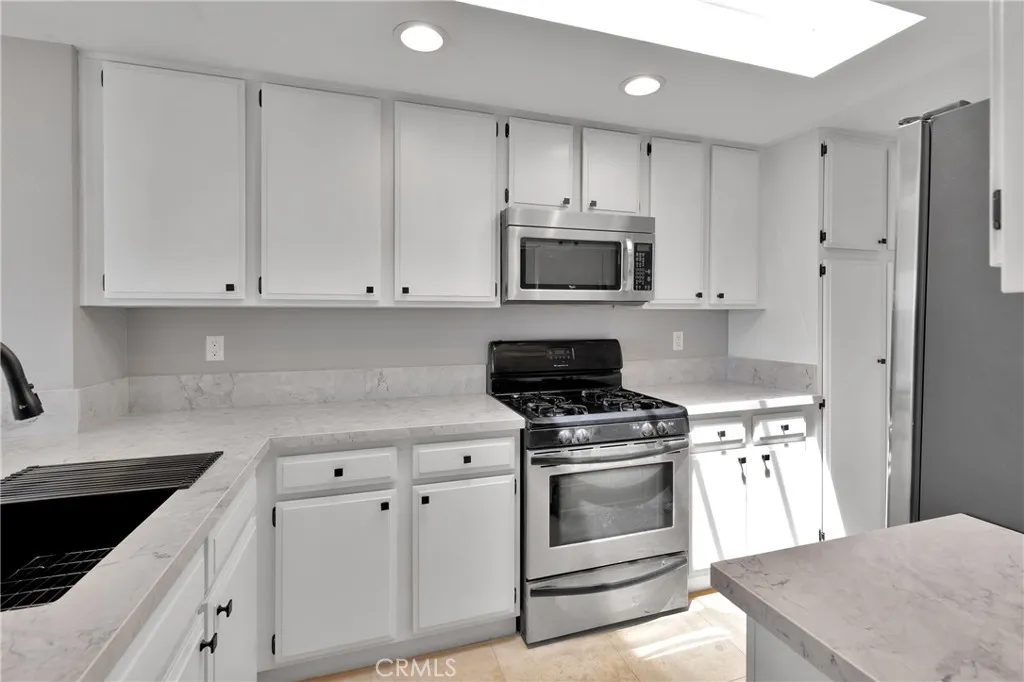 280 Cagney Lane Unit 312, Newport Beach, CA 92663 - Photo 5 of 19, Newport Beach, CA
