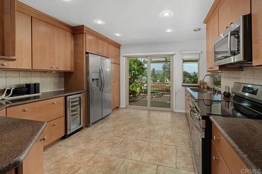 https://cdn.realtyfeed.com/cdn/127/306735459/47f3862a744b20d1351e2d04406cfcef.webp