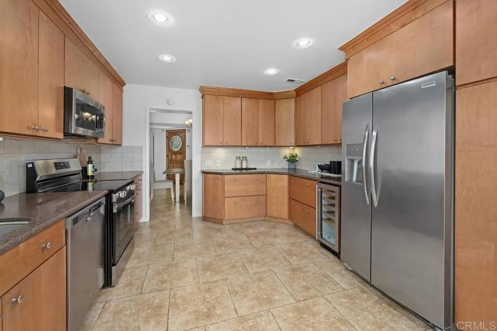 https://cdn.realtyfeed.com/cdn/127/306735459/96421d704020eb30da628e0222f8960c.webp