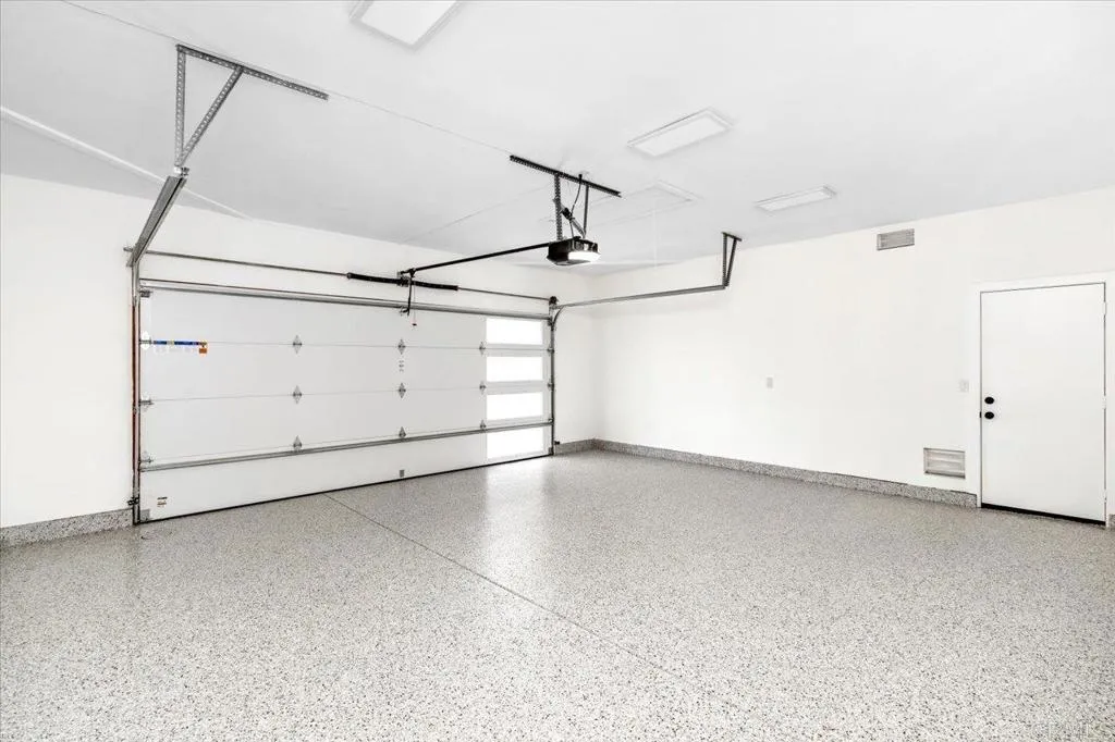 https://cdn.realtyfeed.com/cdn/127/306735523/9a575504f59c8cf26615414e14398fbd.webp