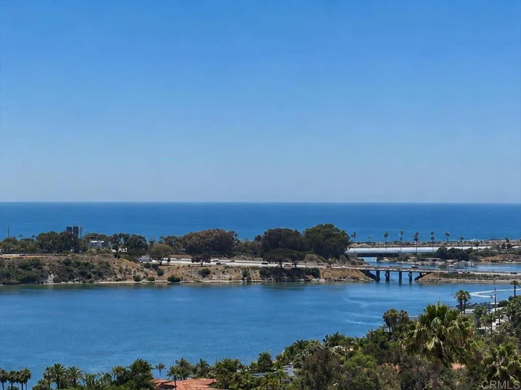 https://cdn.realtyfeed.com/cdn/127/306735523/b3c1809c52523d54fe03e42a13e1e49b.webp