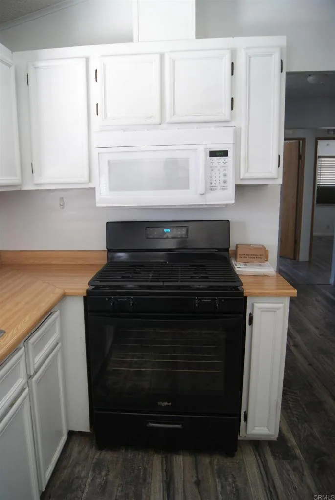 https://cdn.realtyfeed.com/cdn/127/306735559/0dd18e13edb545ca7387ea57ec2f1ae7.webp