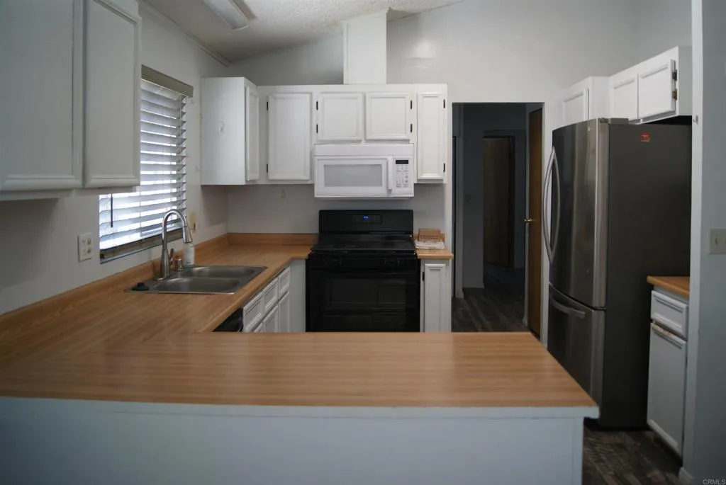 https://cdn.realtyfeed.com/cdn/127/306735559/5a978749838fcf5e2fea45a0675d8f11.webp