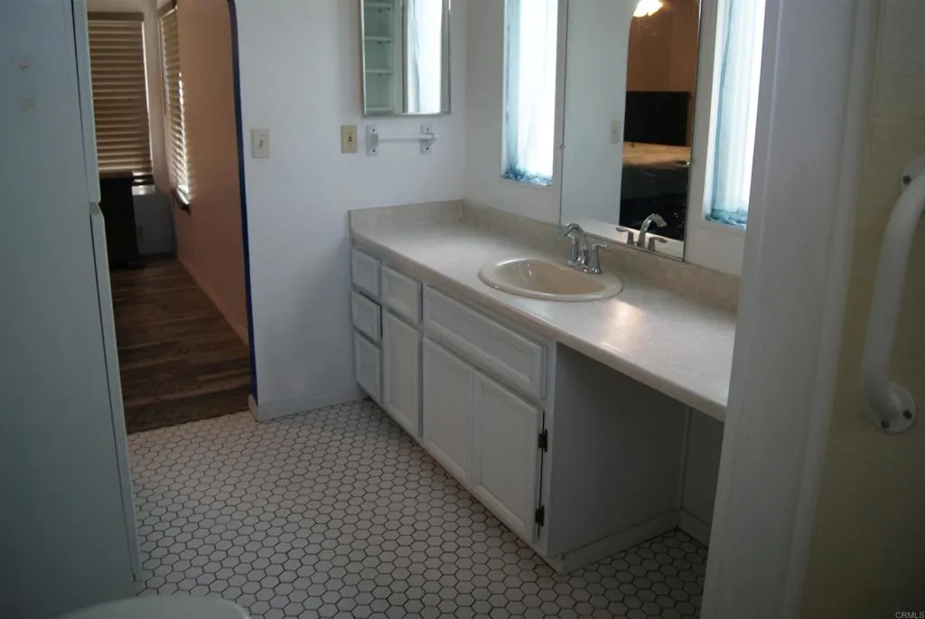 https://cdn.realtyfeed.com/cdn/127/306735559/7bb8215c8d3bb69d6a7fe2c0d28f717d.webp