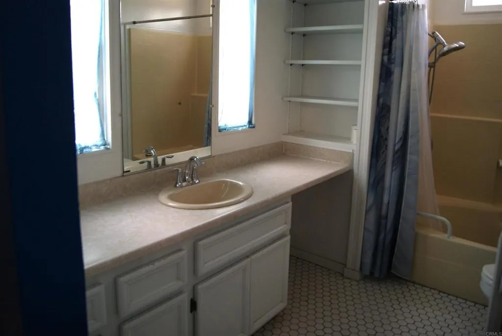 https://cdn.realtyfeed.com/cdn/127/306735559/96cc910523c56beddb8c9a6159e72f47.webp