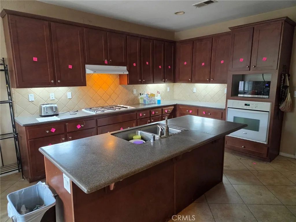https://cdn.realtyfeed.com/cdn/127/306735566/429ba1208b84eb2df6b3b69cf6f678c1.webp