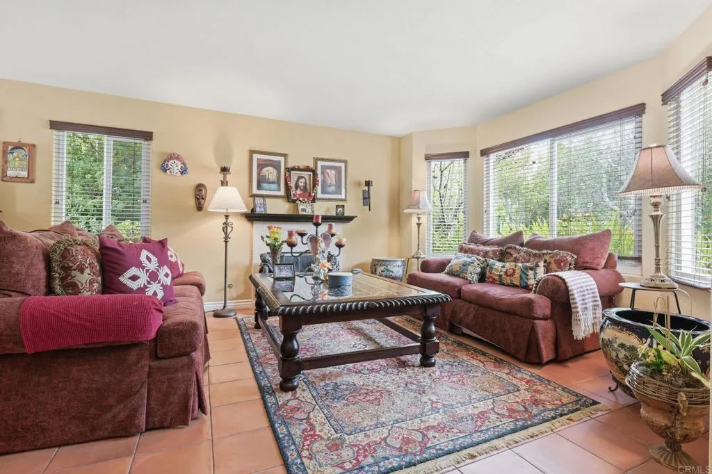 https://cdn.realtyfeed.com/cdn/127/306735630/68b442cf75a236d82bf73c66b0ed39f5.webp