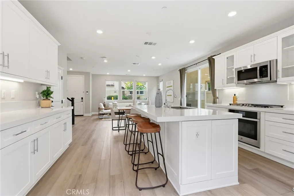 https://cdn.realtyfeed.com/cdn/127/306735632/016f202cc43c6ed1478d047814a46a3b.webp