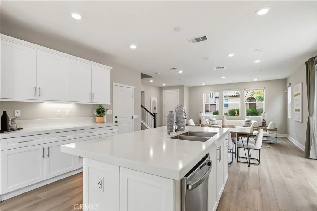 https://cdn.realtyfeed.com/cdn/127/306735632/09c3b3ec24711428d236b9a55e1c7337.webp